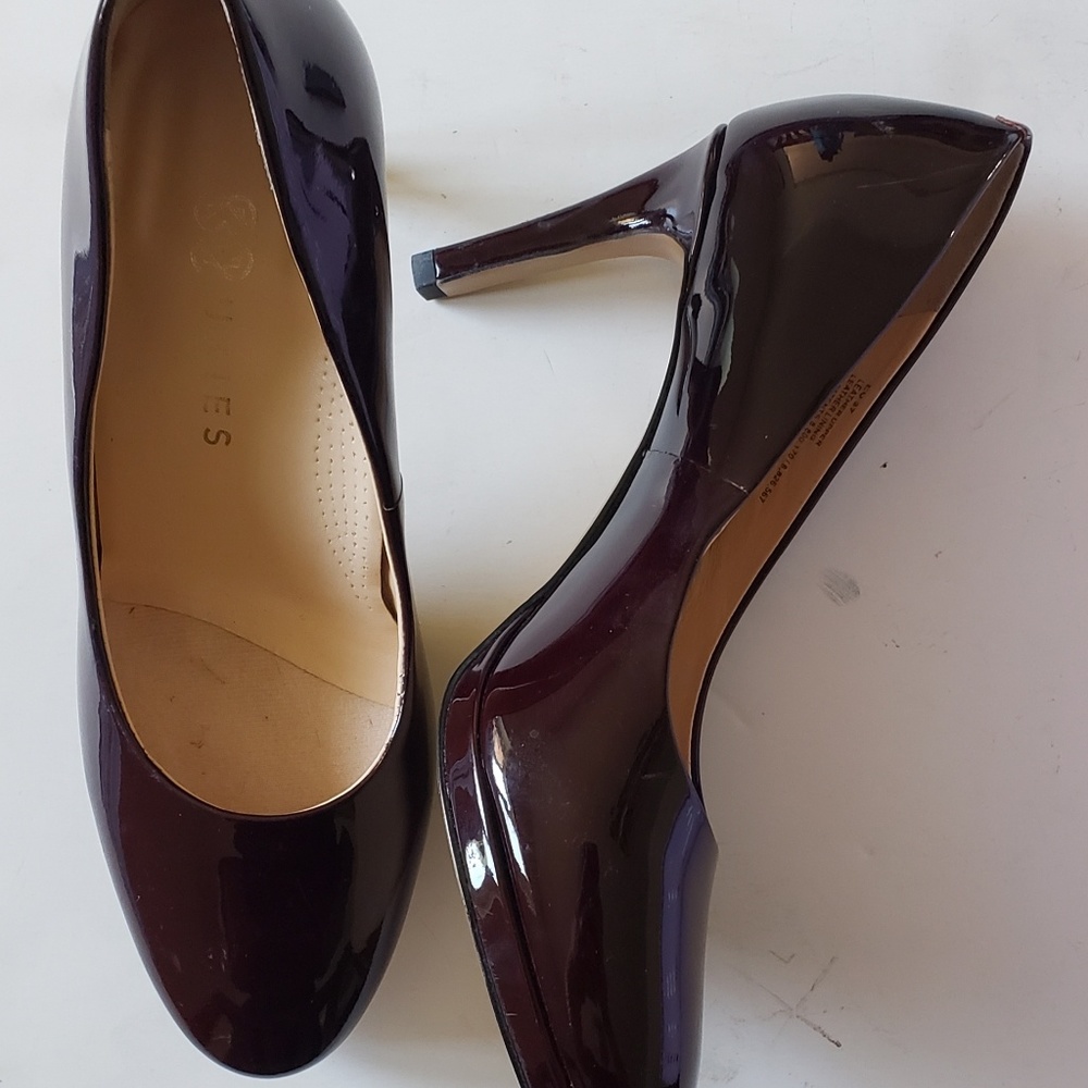 UKIES Burgundy Patent Leather Classic Pumps/Heels